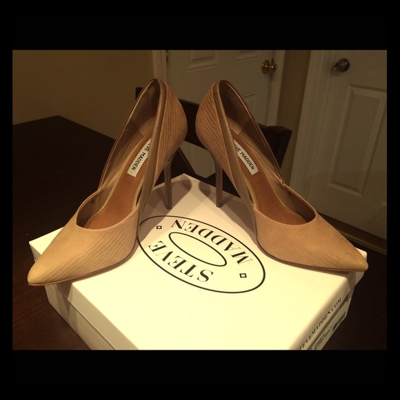 Steve Madden "swift" pumps in blush multi texture