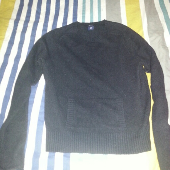 Gap sweater
