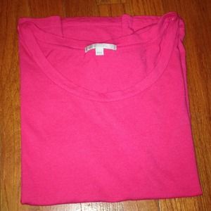 Hot Pink Scoop neck Gap shirt.