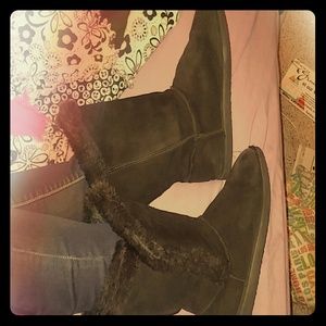 Black old navy ugg boots.