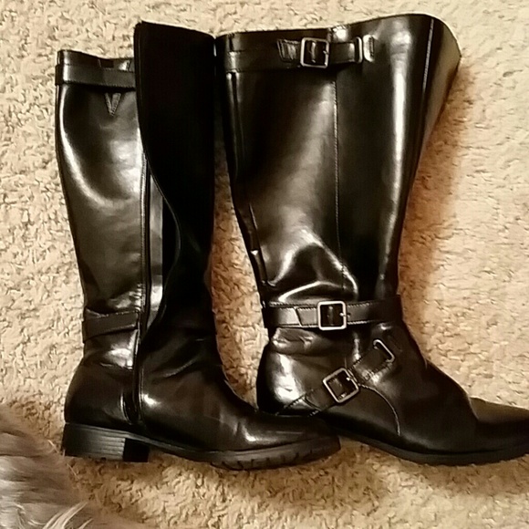 Adorable blk boots
