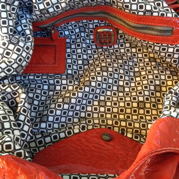 🎉 HP 🎉 Designer Patent Leather Shoulder Bag - Picture 3 of 4