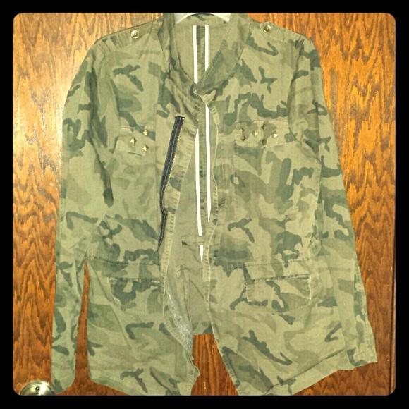Camoflauge light jacket or cover up