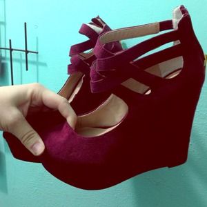Perfect Burgundy Suede Winter Wedges Sz7