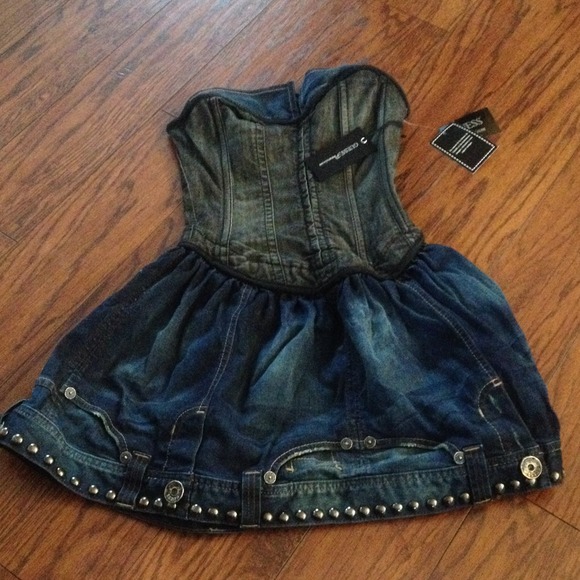 Super fun NEW denim Guess dress!