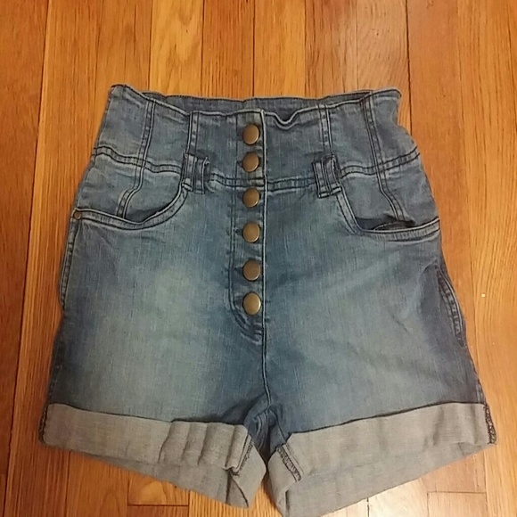 High Waisted H&M shorts!! Reduced! 🎉👗