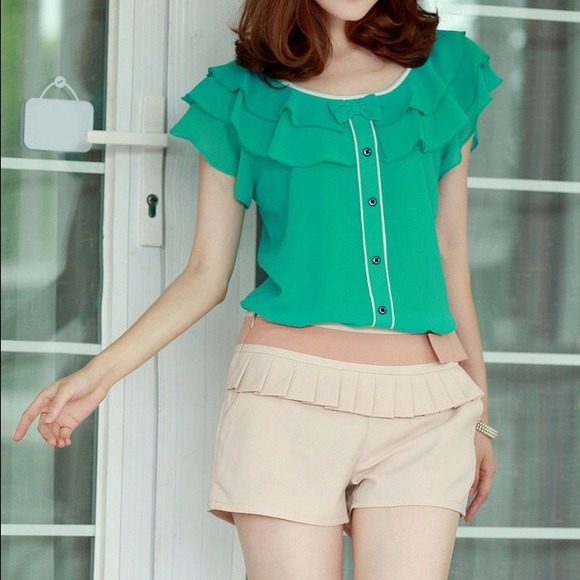 New green flares bow beautiful top 💚👌