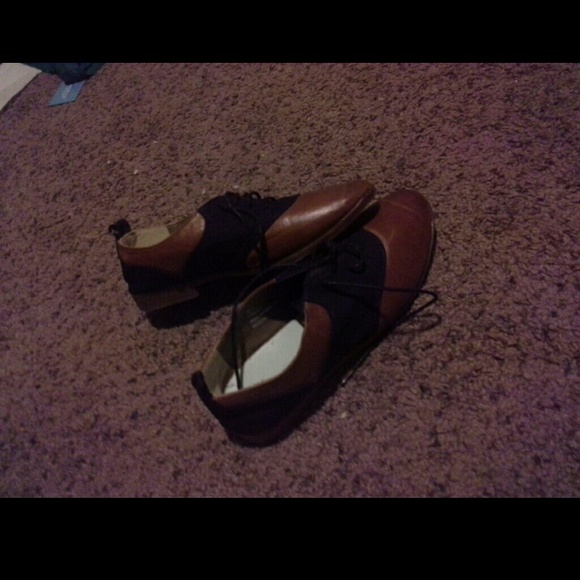 Borwn and dark blue shoes