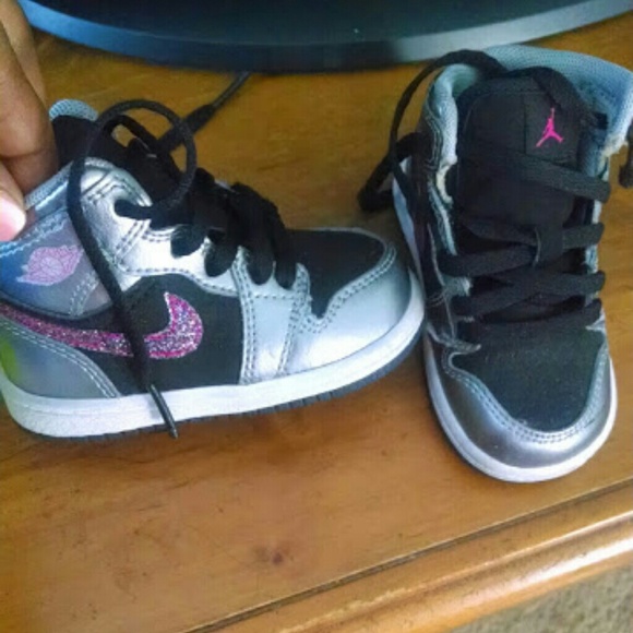 Nikes - Picture 2 of 2