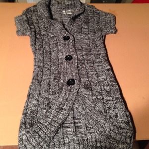 Short-sleeve sweater