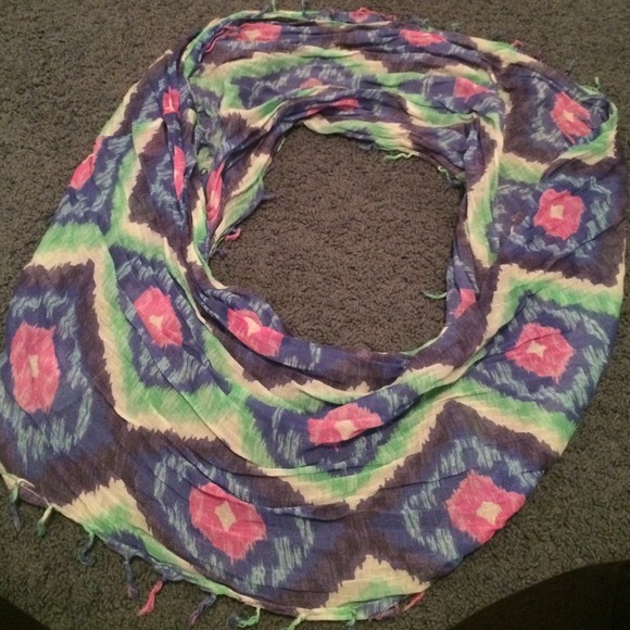 Infinity scarf - Picture 2 of 2