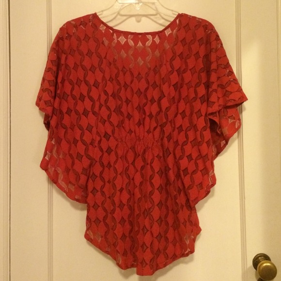 Flirty flowing top - Picture 2 of 3