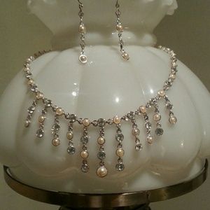 Necklace and earring set