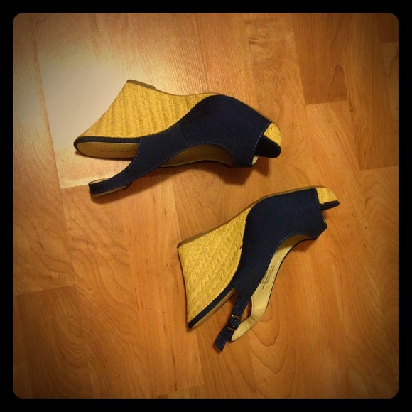 Like New Nine West Wedges!!!