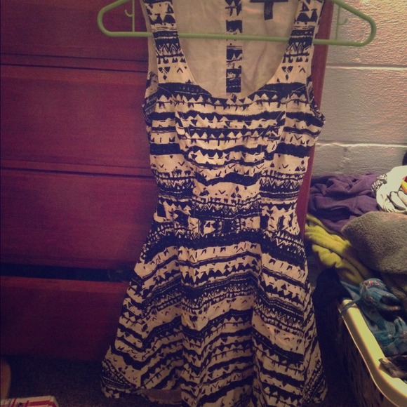 Jessica Simpson black and off white adorable dress