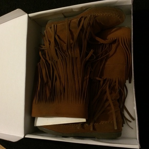 Fringe boots