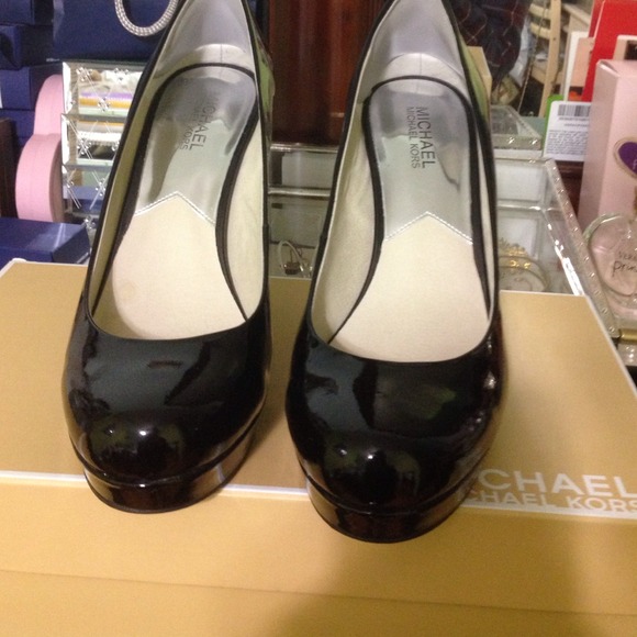 Michael kors black heels