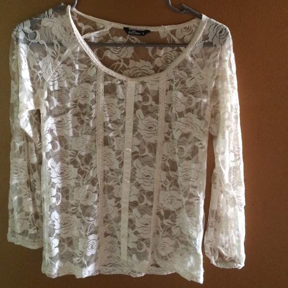Cute lace shirt - Picture 1 of 3