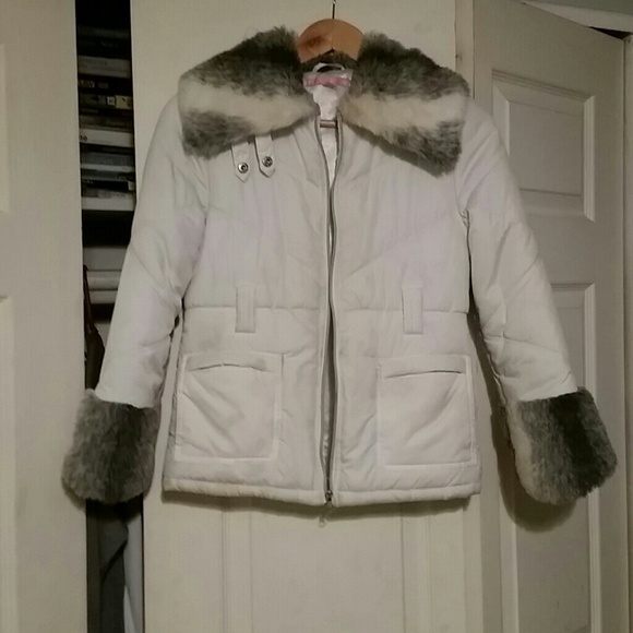 Girls coat size 10, some discoloration - Picture 1 of 2