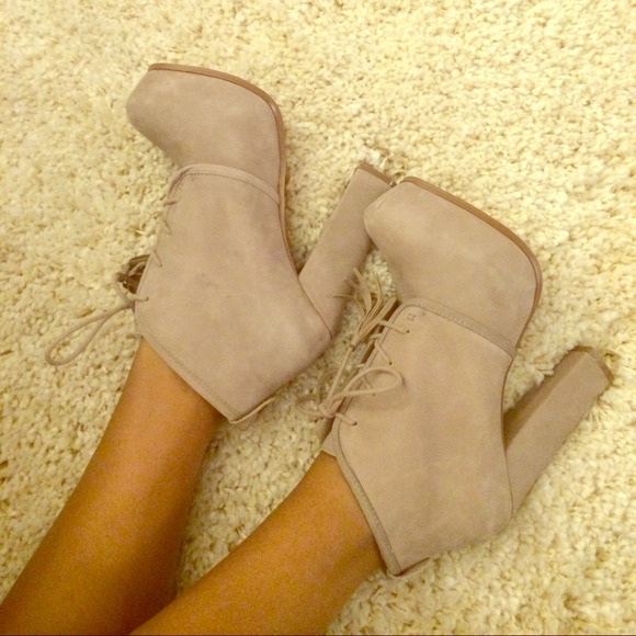 NEVER WORN Grey Suede Booties