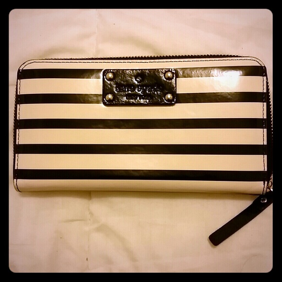 REDUCED!!! Kate Spade Neda Wallet