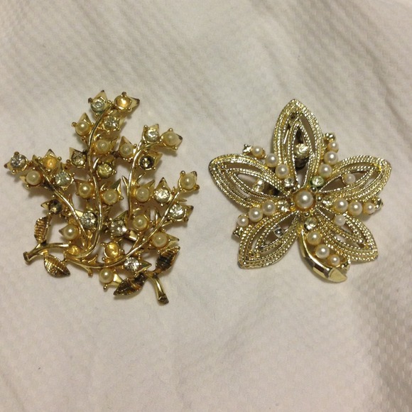 Bundle of 2 vintage brooches