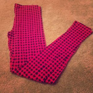 Lowered for 1 hour Black/red houndstooth leggings!