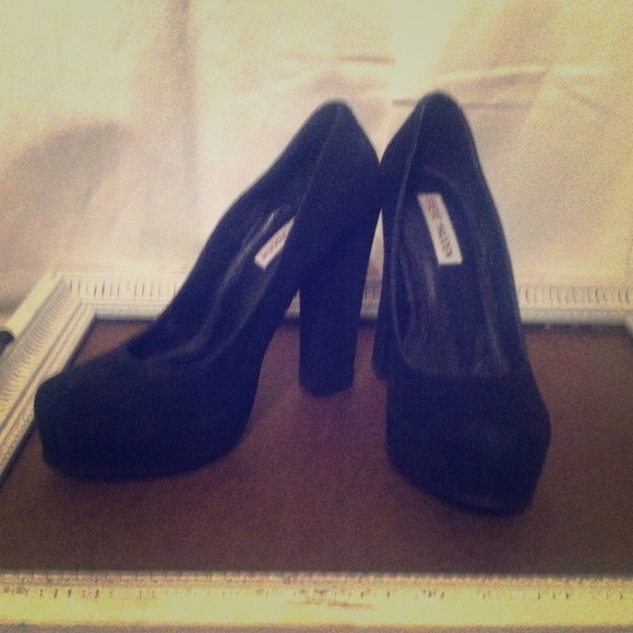 Steve Madden Shoes - Steve Madden Sabrina heels black suede