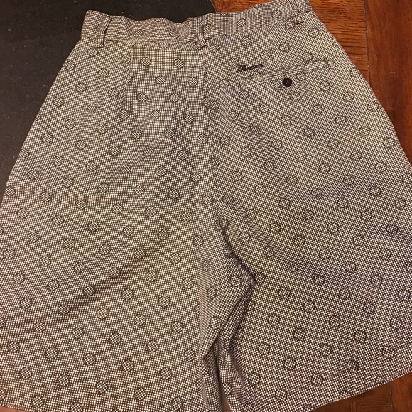 Vintage Guess high waisted gold shorts size 6 - Picture 2 of 3