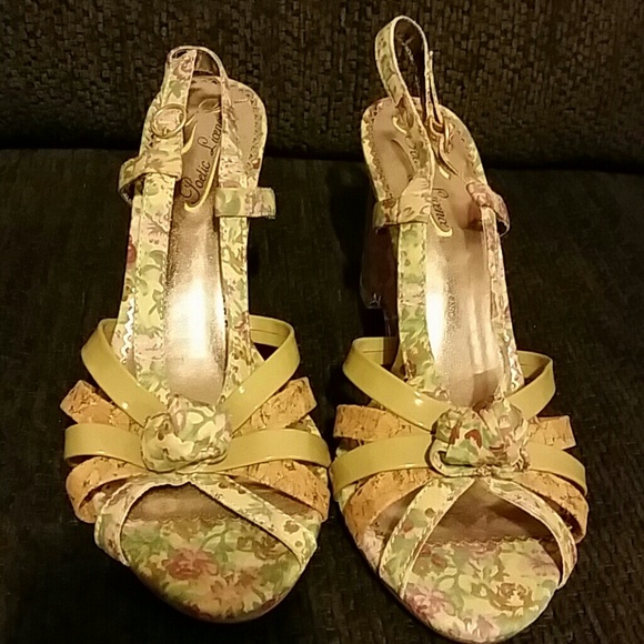 Very original shoes. Brand new without the box