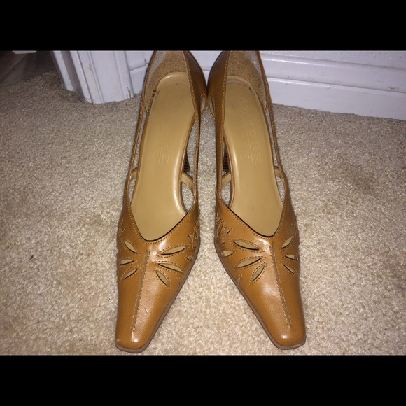 New York Transit Tan Cutout Pumps