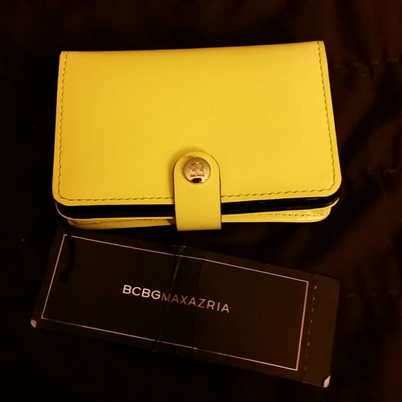 🚫 SOLD! 🚫 Neon Yellow Cow Leather Wallet - Picture 4 of 4