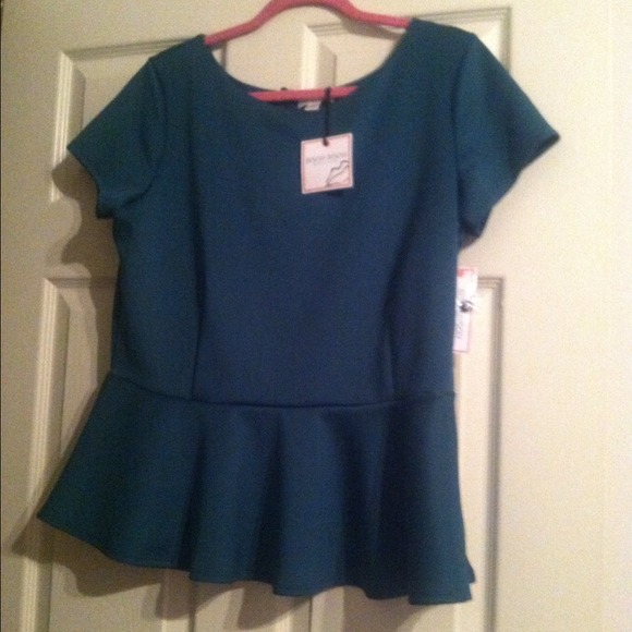 Bisou Bisou Tops - Bisou Bisou Pomegranate peplum
