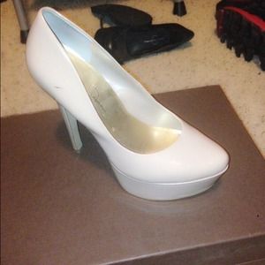 Jessica Simpson nude heel