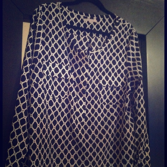 GAP Tops - Gap long sleeve black and white pattern top