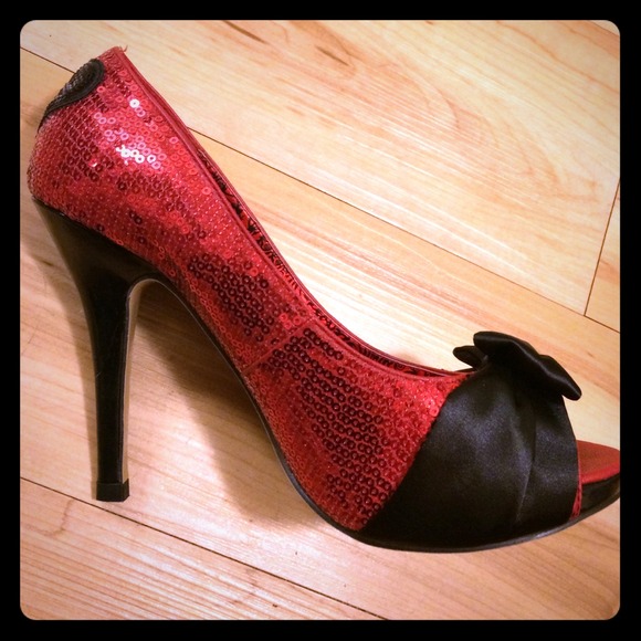 NIB Iron Fist Poe toe red sequin heels!