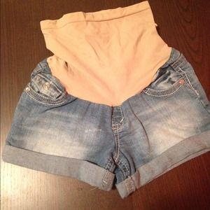 Pea in the Pot Maternity shorts for a sexy momma!