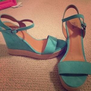 Size 8 turquoise wedges.