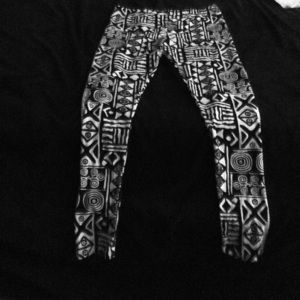 💥💥Black & White Tribal Leggings💥💥