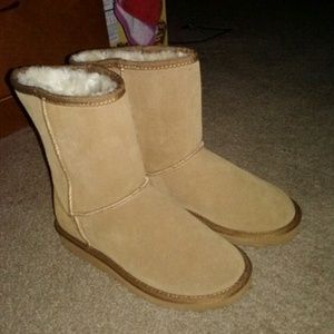 short UGGS