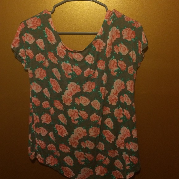 Floral tee - Picture 3 of 3