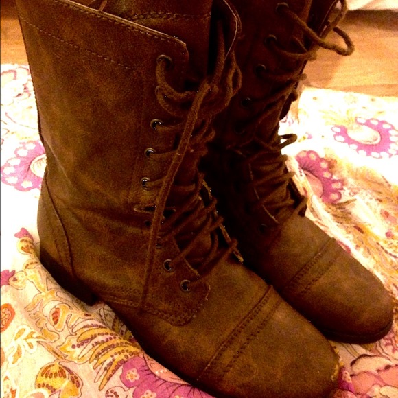Combat boots