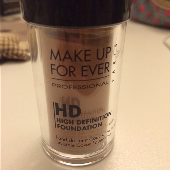 MAKE UP FOR EVER
HD Invisible Cover Foundation