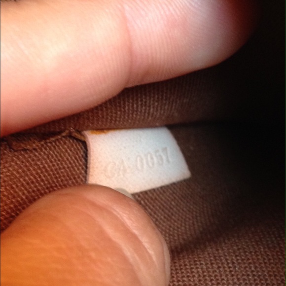 🌸SOLD on other site 🌸Louis Vuitton Rivet🌸 - Picture 4 of 4