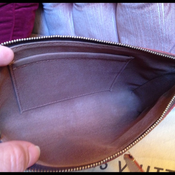 🌸SOLD on other site 🌸Louis Vuitton Rivet🌸 - Picture 3 of 4