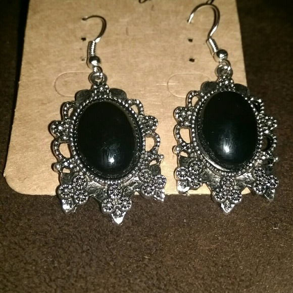 Dangle earrings - Picture 3 of 3
