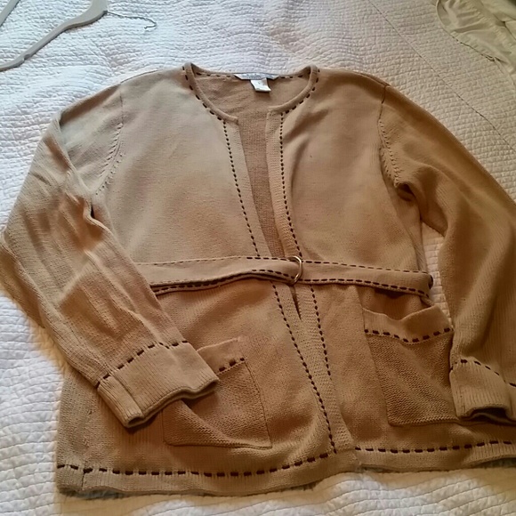 Tan belted sweater w contrast stitching..sz L
