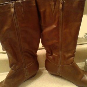 Final Reduction! Brown boots.