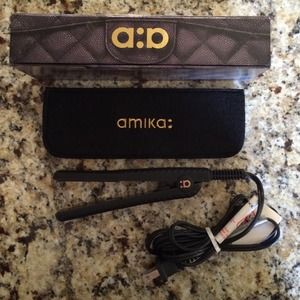 🚫SOLD on Evay🚫NWOT Mini Straightener