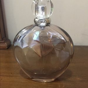 Still Jennifer Lopez perfum